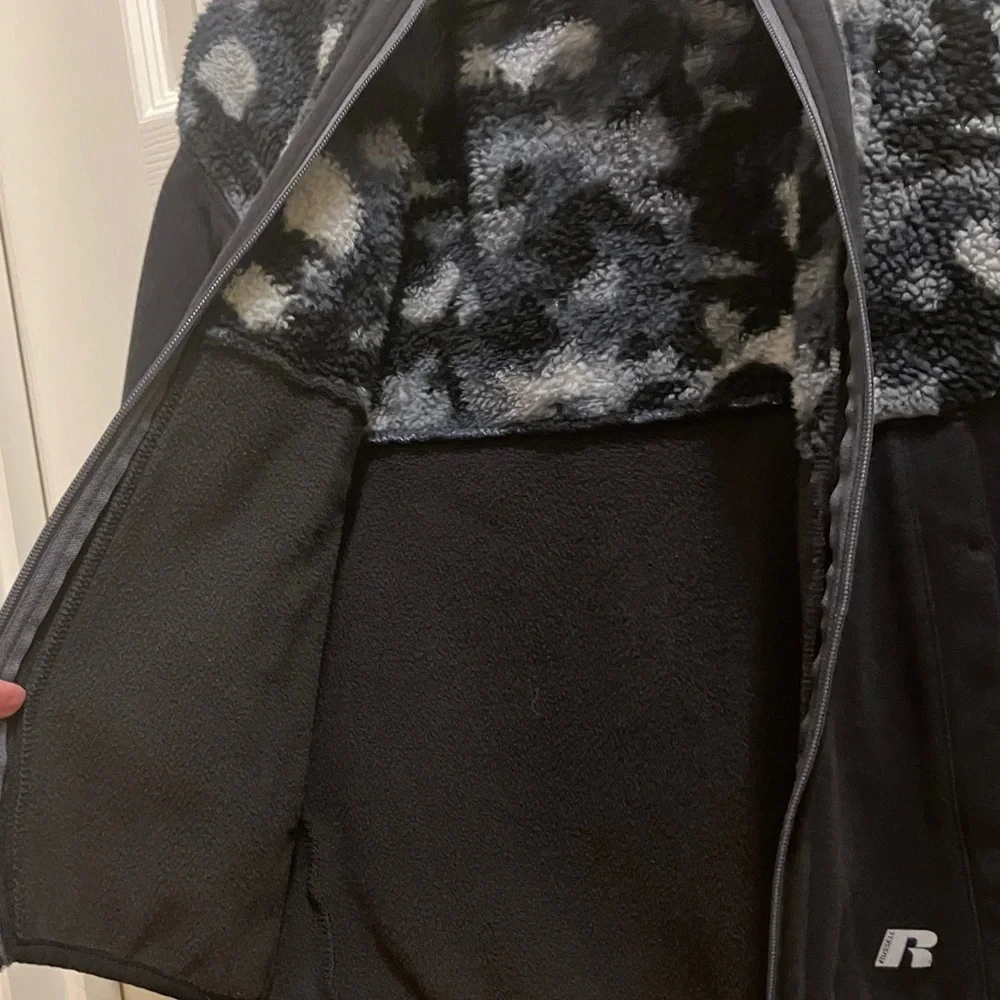 Russell Youth Large Full Zip Fleece Jacket Black & Gray Camo Pockets Like New